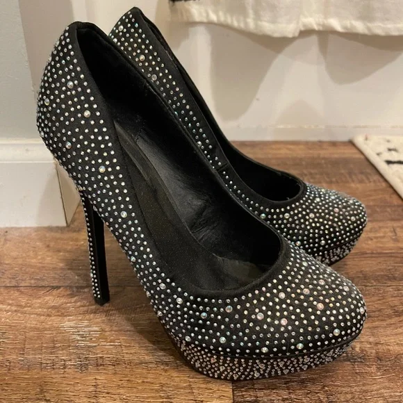 Black studded heels - Picture 3 of 3